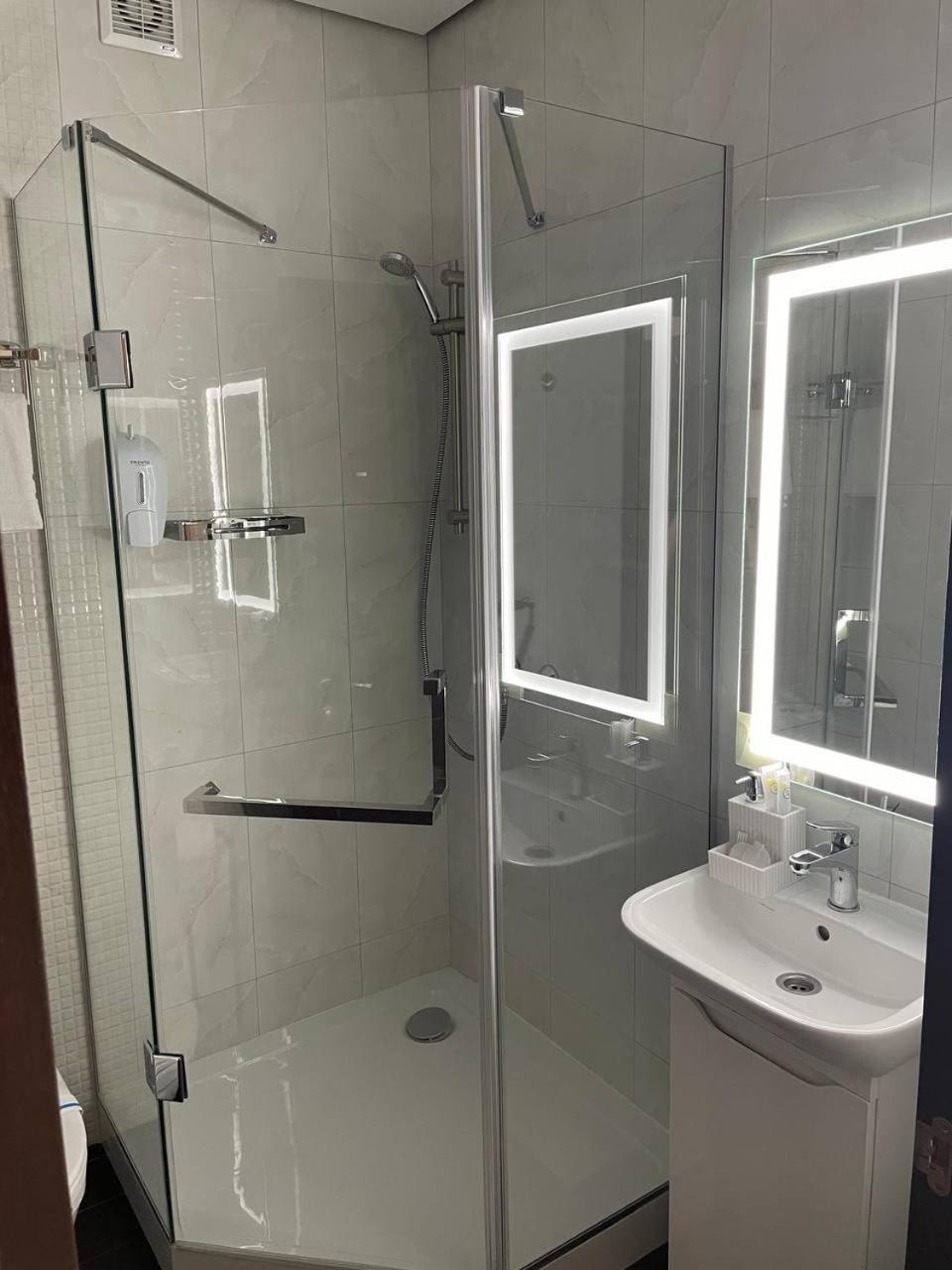 Space Apart Hotel Луцк Экстерьер фото